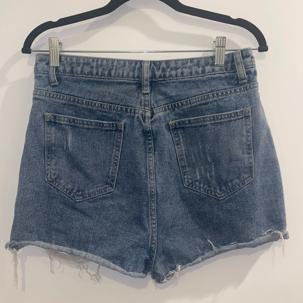PrettyLittleThing Vintage Wash Ripped Denim Mom Shorts • Size 8
